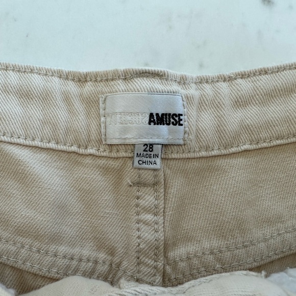 NWT Amuse Society Cut-Off Denim Shorts in Ivory - Picture 3 of 5